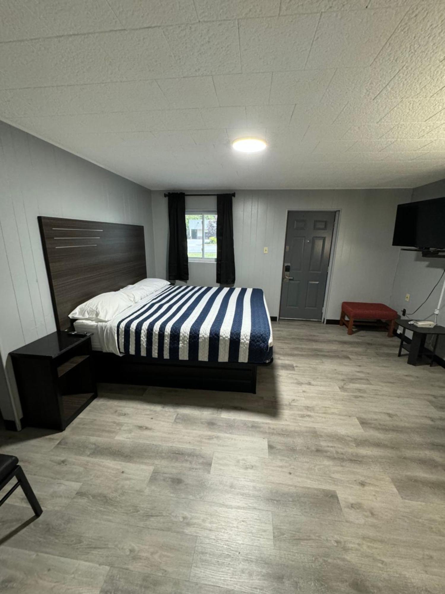 Motel Acorn